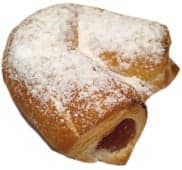 Plunder roll with apricot filling