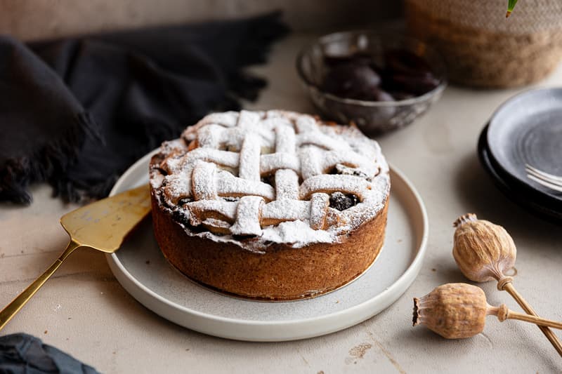 Rohlik.cz Dreamy plum poppy pie from The Green Garden