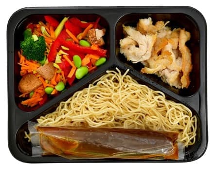 Teriyaki čínské nudle s kuřecím masem a čerstvou zeleninou (set k přípravě hotového jídla)