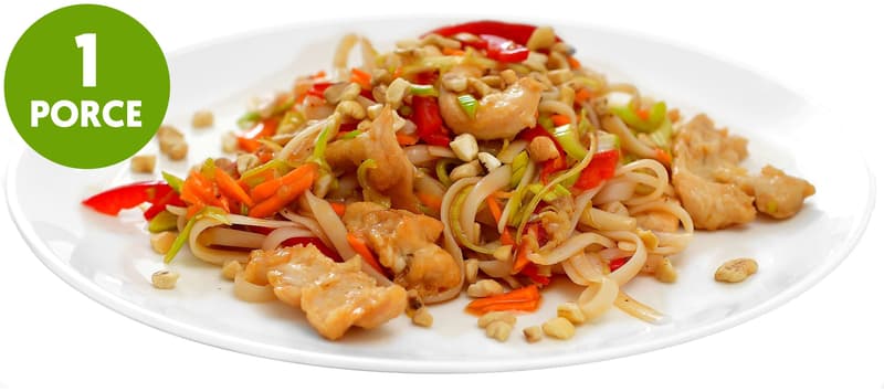 Pad thai noodles with chicken and fresh vegetables (set for preparing ready meals)