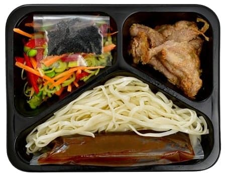 Udon hoin sin nudle s vepřovým masem a čerstvou zeleninou (set k přípravě hotového jídla)