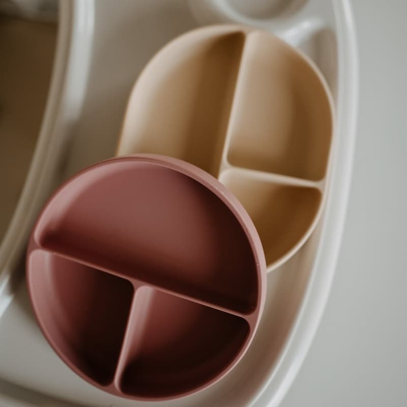 Petite & Mars Take & Match Desert Sand silicone dividing plate round 6m+