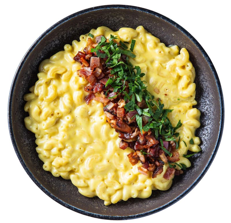 Mac & Cheese with smoked meat and chives from Spojka Karlín