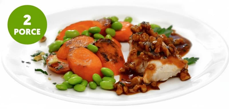 Glazovaná kuřecí prsa s bbq omáčkou s ořechy, karamelizovaná karotka a fazolky edamame (set k přípravě hotového jídla)