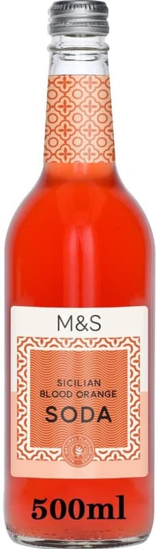 Marks & Spencer Pramenitá voda se šťávou z červených pomerančů, perlivá