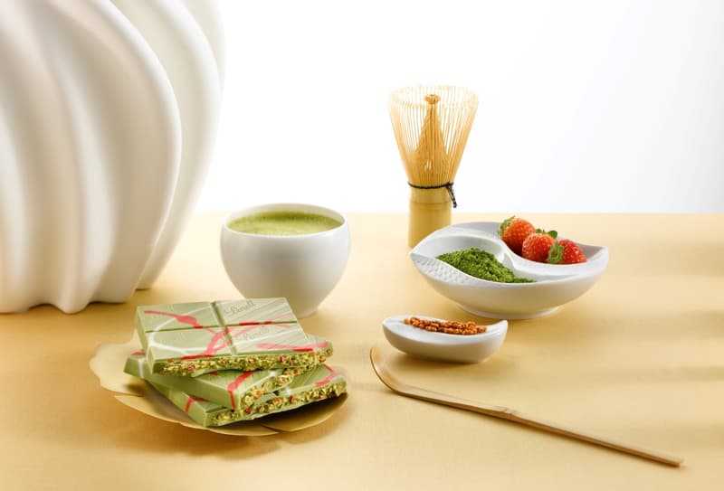Lindt Chocolate Tokyo Style White Chocolate with Matcha and Strawberry Pieces