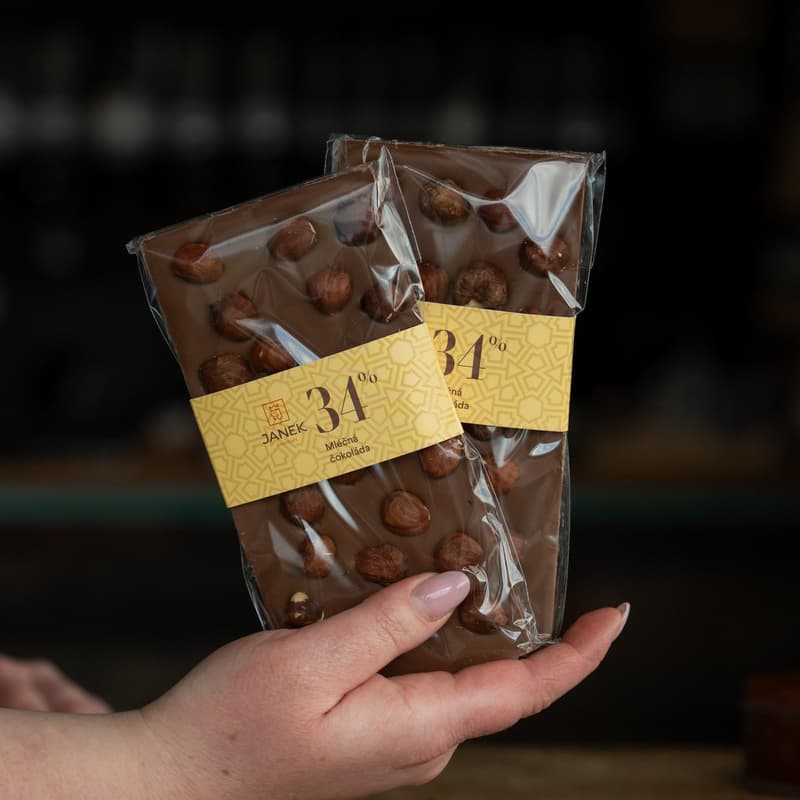 Čokoládovna Janek Milk chocolate with hazelnuts