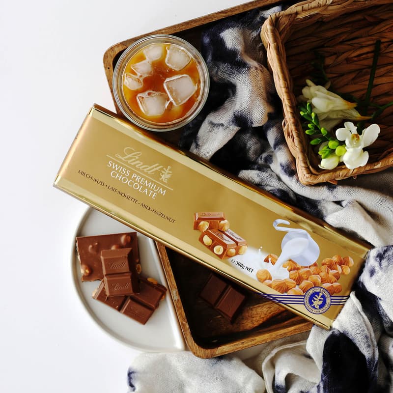 Lindt Gold Tablet Swiss Milk Chocolate with Hazelnuts